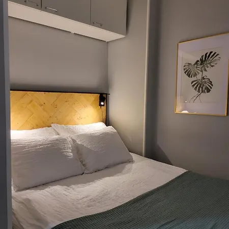 Studio 7, Air-Conditioned, 1 Free Parking, Calm Own Entrance Jyvaskyla Exterior photo